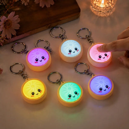 🔥 LAATSTE DAG – 50% KORTING! 🔥 🥟 Schattige Dumpling Knijpbare Fidget Sleutelhanger – met aanraakgevoelig licht ✨