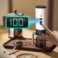 Draagbare espressomachine – digitaal display, oplaadbaar via Type-C, reservoir van 90 ml en kopje van 120 ml. Geniet overal van verse, hete koffie! 🛡️💪